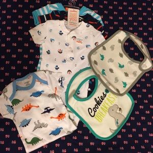 4 new onesies + 2 new bibs baby boy 3 months